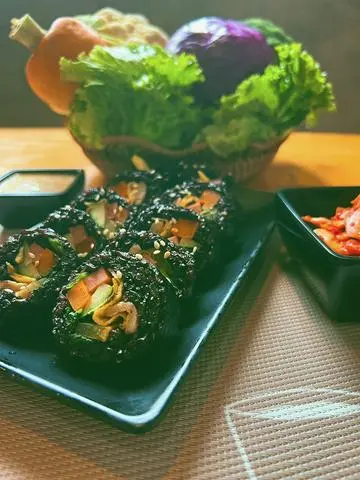 Hình ảnh Cơm cuộn gạo lứt - Kimbap Hàn Quốc