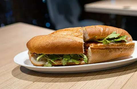 Hình ảnh Bánh mì Xíu mại Bò cay (Nhét Ổ) 