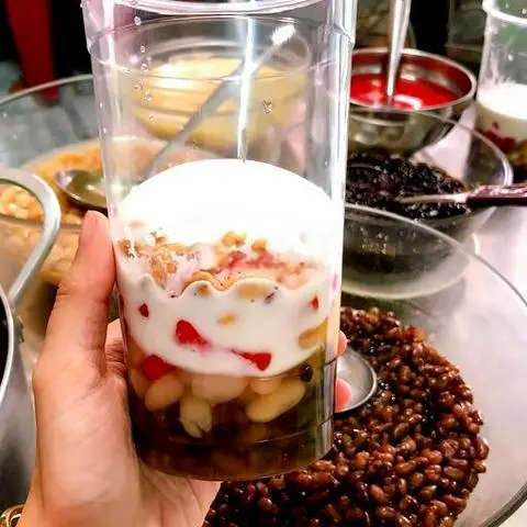 Hình ảnh Chè 3 màu ly 700ml