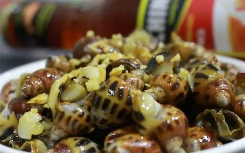 Hình ảnh Ốc Hương Xào Bơ Tỏi