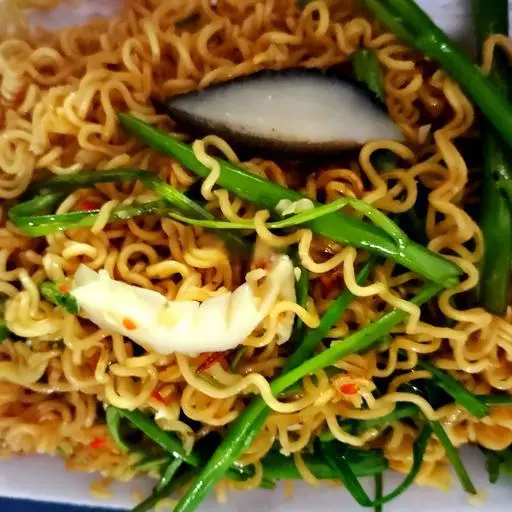 Hình ảnh Ốc giác xào mì (phần 1-2 người)