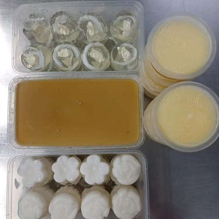 Hình ảnh Combo 6: 1 rau câu phẳng, 1 rau câu phô mai, 1 rau câu cốt dừa, 10 cái bánh flan