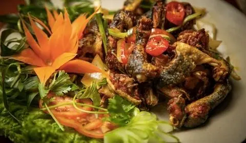 Hình ảnh Ếch chiên bơ tỏi 2 con(không da)