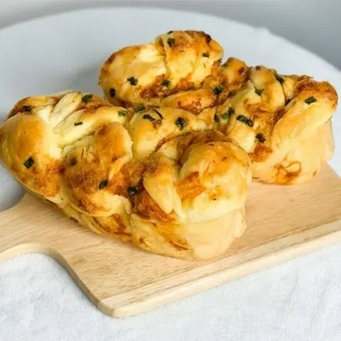 Hình ảnh Bánh mì hoa cúc chà bông gà