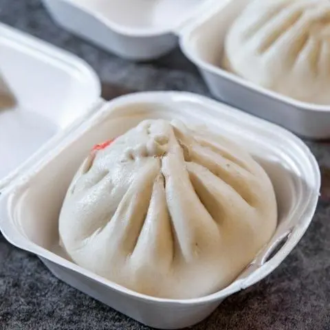 Hình ảnh bánh bao trứng cút + trứng muối