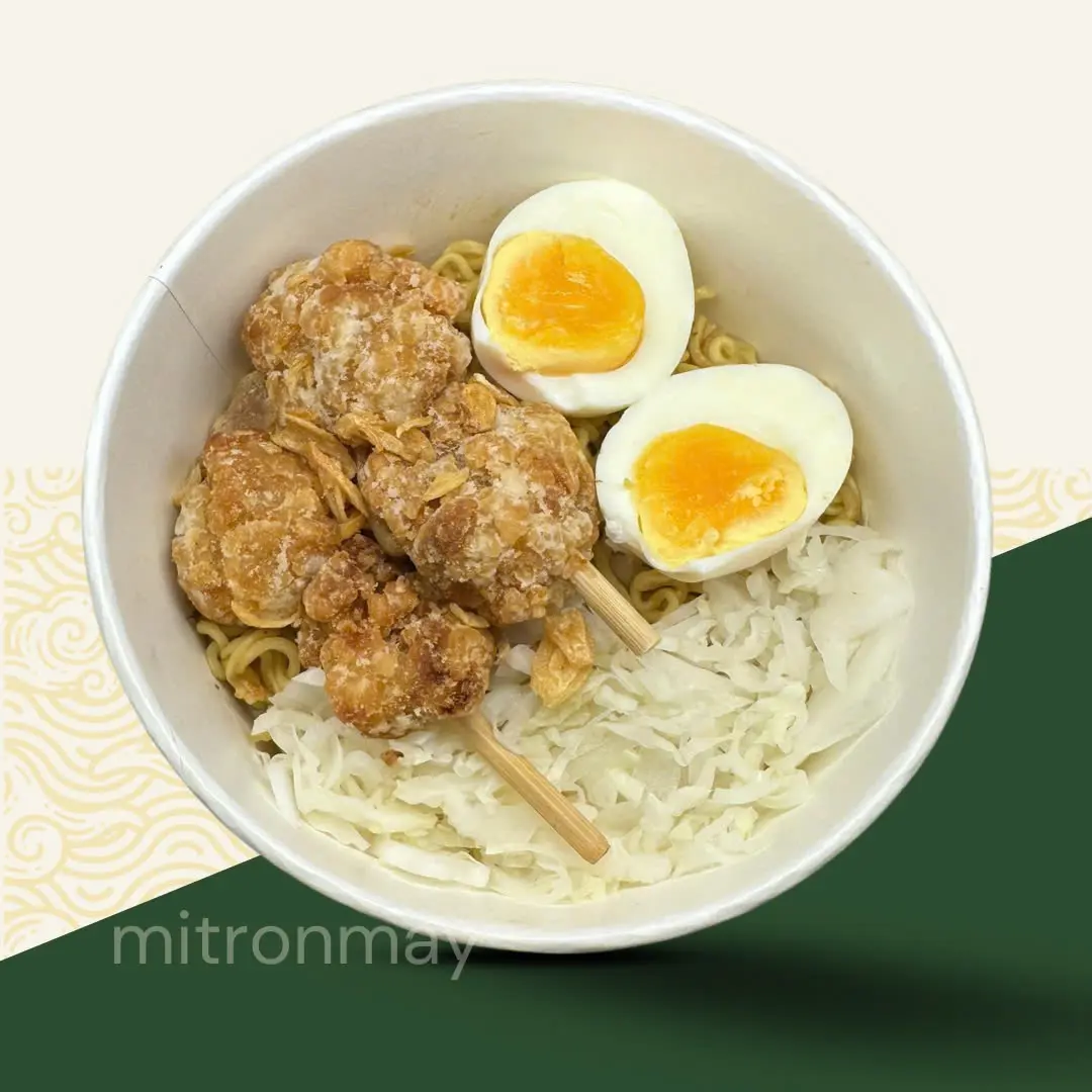 Hình ảnh Mì Trộn Gà Chiên Xiên Que + Trứng