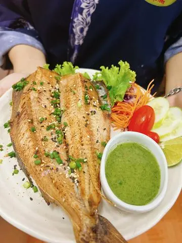 Hình ảnh Hokke Shio Yaki - Cá Hokke Nướng Muối + Muối Ớt Xanh