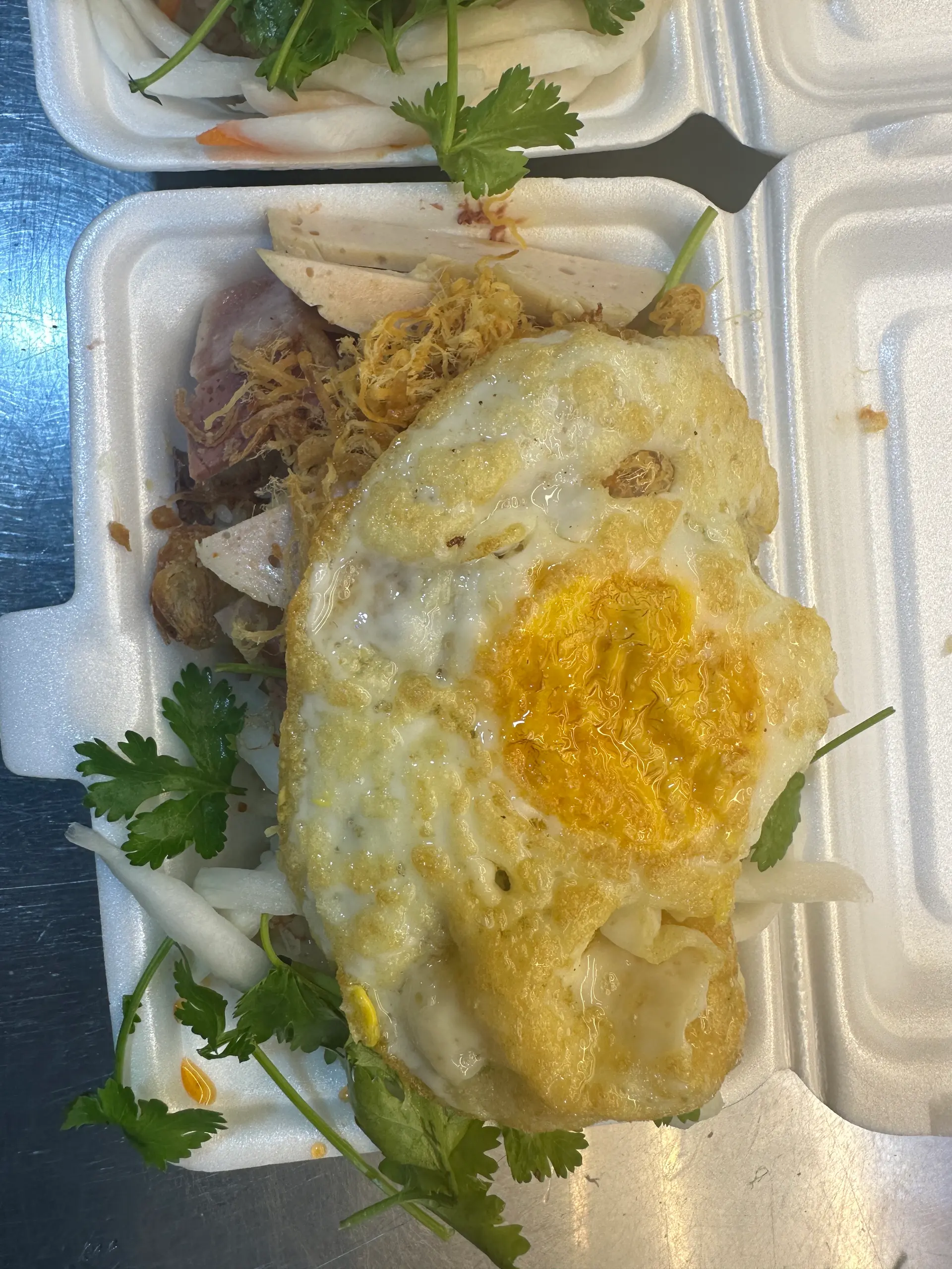 Hình ảnh Xôi mặn thịt chả đặc biệt - có ốp la