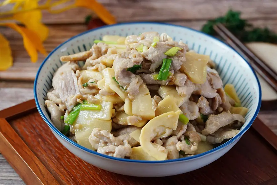 Hình ảnh Cơm măng xào thịt +canh