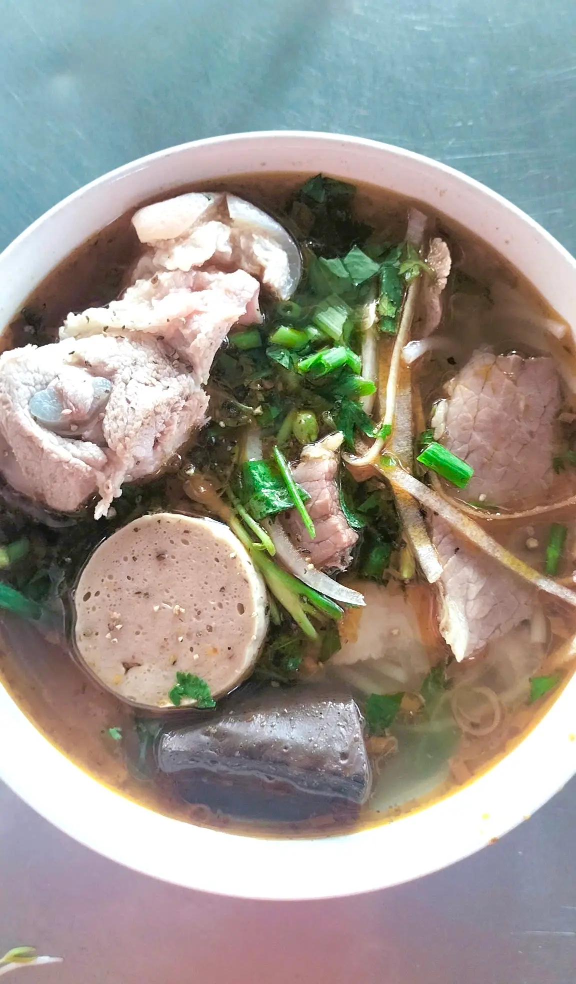Hình ảnh Bún bò nạm chả giò