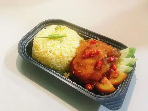 Hình ảnh Cơm ức gà sốt cay