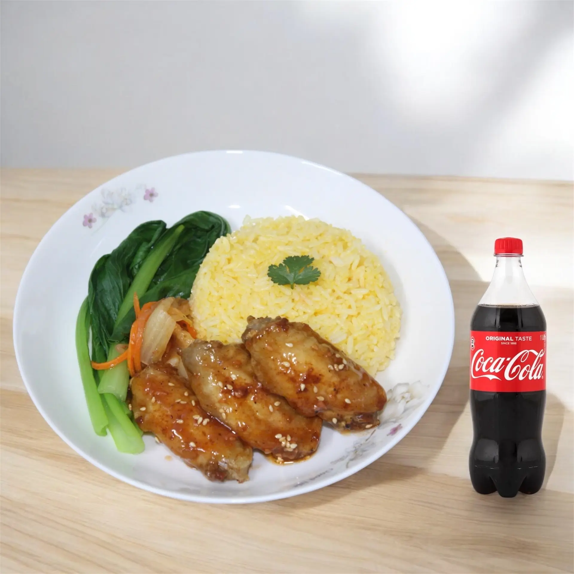 Hình ảnh Cơm cánh gà sốt - coca
