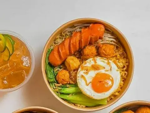 Hình ảnh Mì Trộn Trứng , Xúc Xích ,  Cá Viên