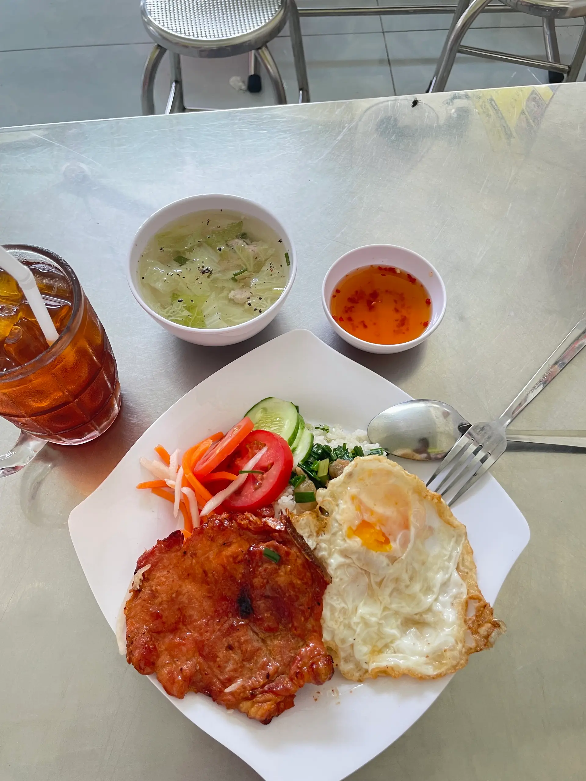 Hình ảnh Cơm Sườn Trứng Ốp La