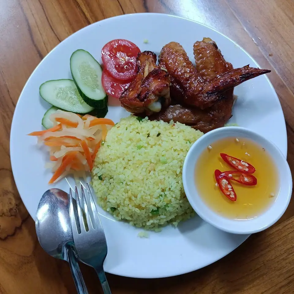 Hình ảnh Cơm tấm cánh gà nướng