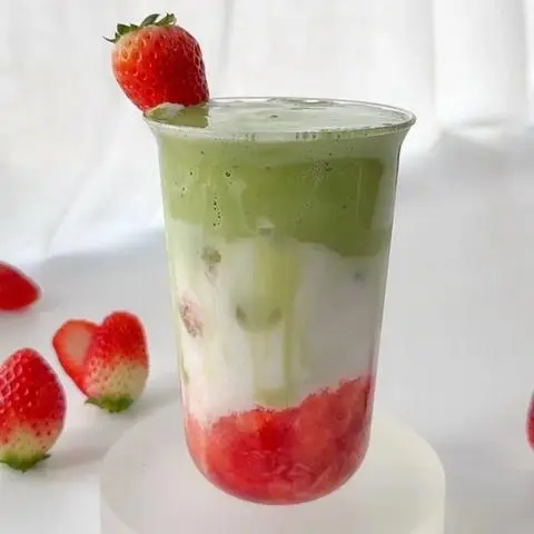 Hình ảnh Matcha latte dâu tây