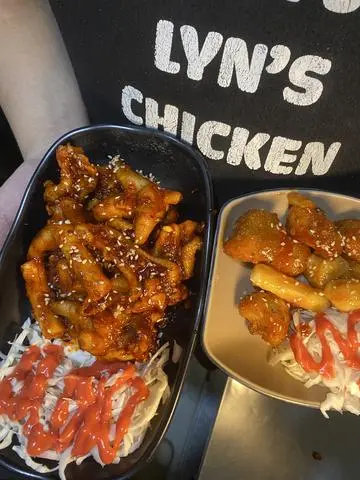 Hình ảnh Chân gà xào tokbokki sốt cay ngọt 