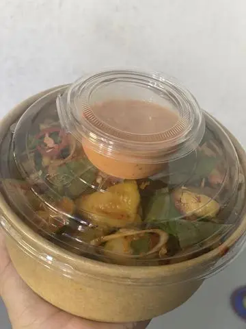 Hình ảnh 2 Hộp Chân Gà Sốt Thái (sizeM tặng 2ly côca 500ml)