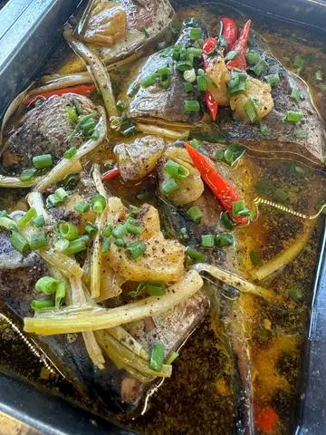 Hình ảnh Cơm cá ngừ kho thơm
