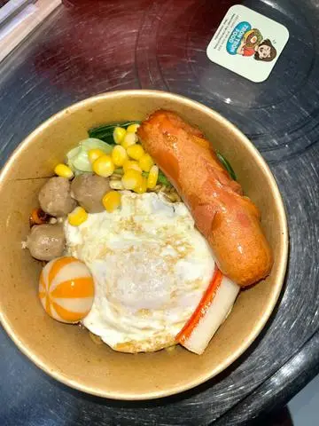 Hình ảnh Mì trộn Goreng full topping - xúc xích - trứng - đồ viên