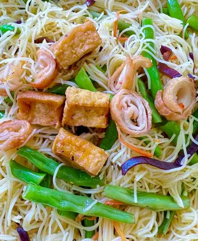 Hình ảnh bún xào chay (kèm đũa)