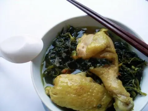 Hình ảnh tỏi gà hầm lá ngải thuốc bắc