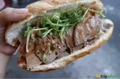 Hình ảnh Bánh Mì Chả Bò Đặc Biệt 