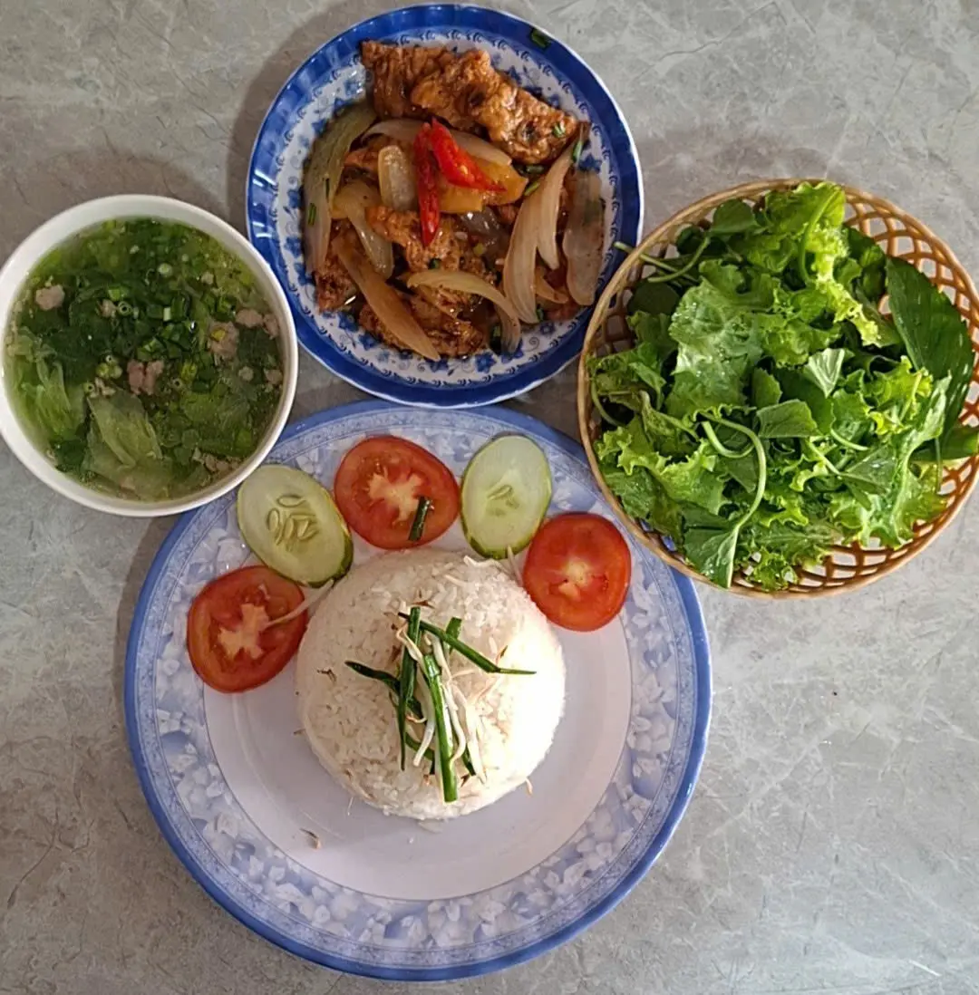 Hình ảnh Cơm chả cá kho thơm
