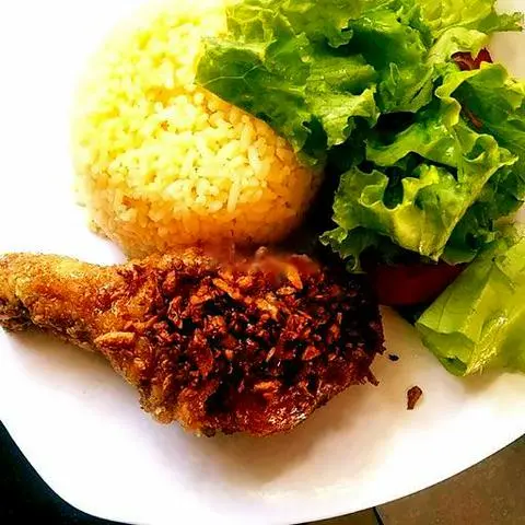 Hình ảnh Cơm đùi nhỏ sốt mắm tỏi