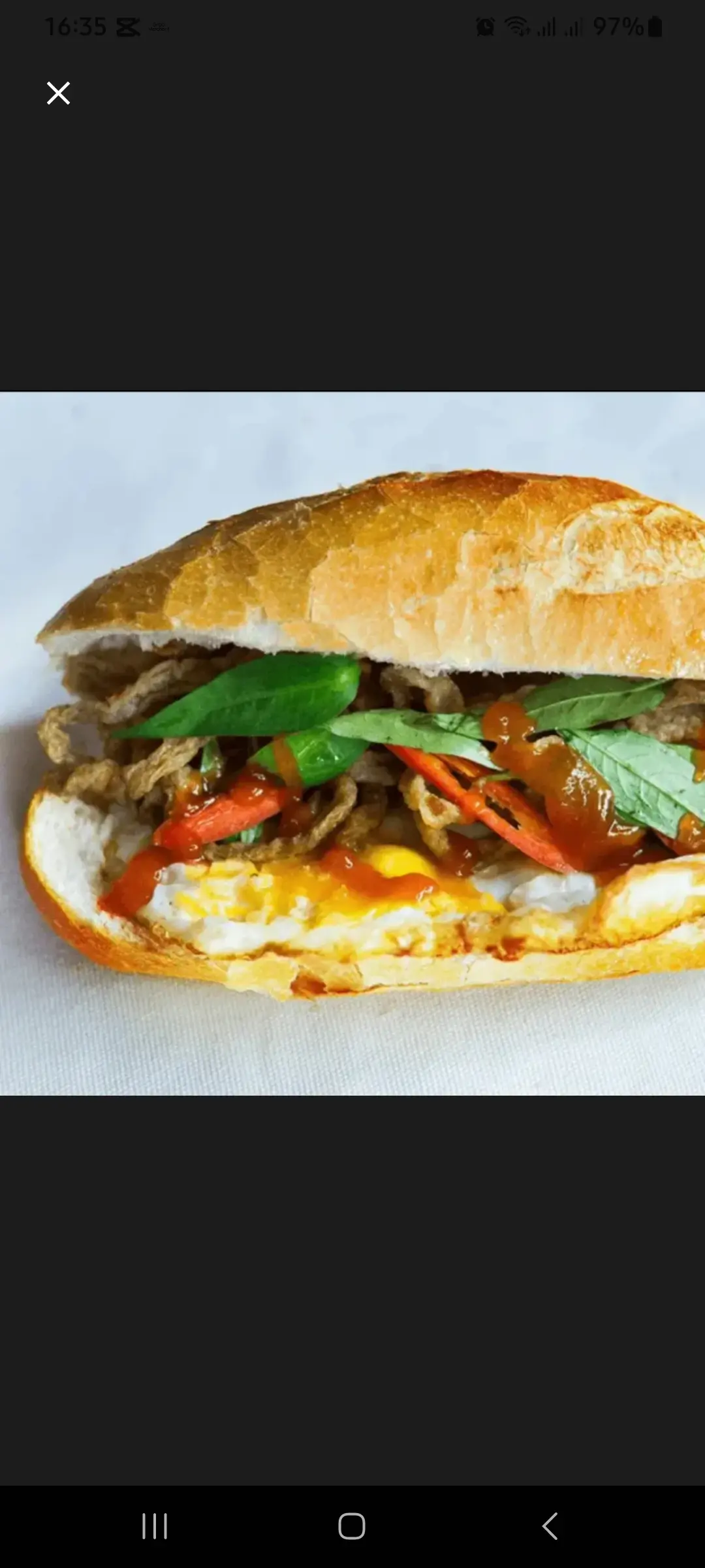 Hình ảnh bánh mì chả cá + trứng nóng giòn