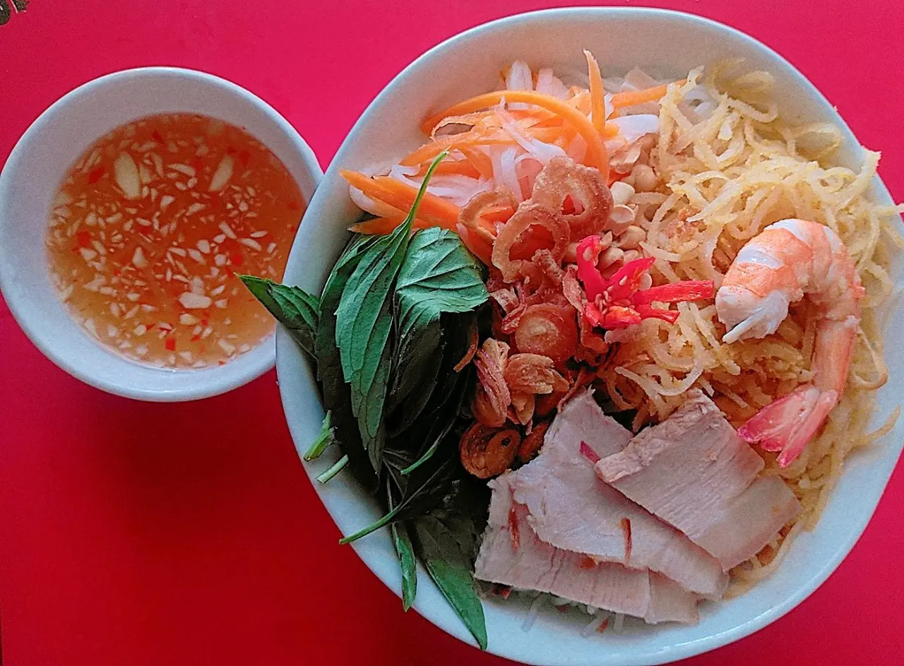 Hình ảnh Bún bì tôm thịt