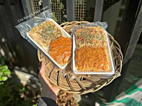 Hình ảnh Cơm cháy chà bông mix mắm hành