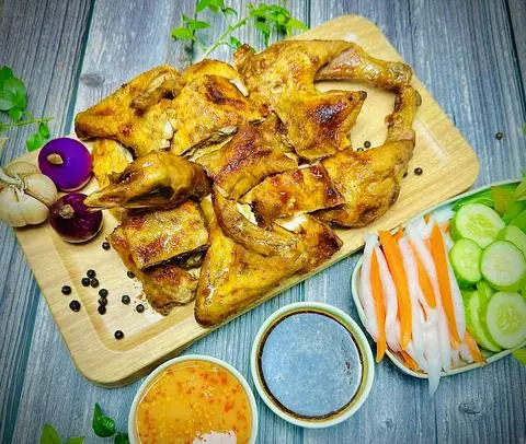 Hình ảnh Combo Gà quay nguyên con + 1 Coca kèm Quà Tuỳ chọn