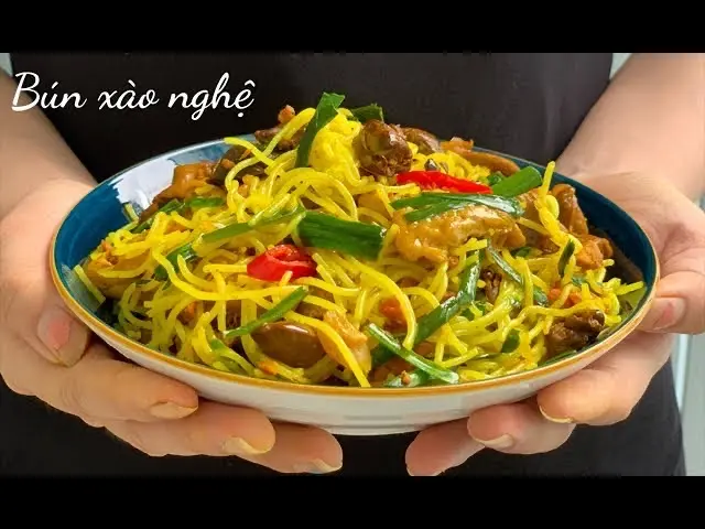 Hình ảnh Bún lòng xào nghệ (phần lớn)