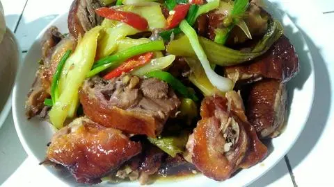 Hình ảnh Cơm vịt quay kho cải chua