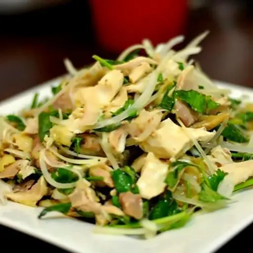 Hình ảnh Nửa con gà chặt - gỏi