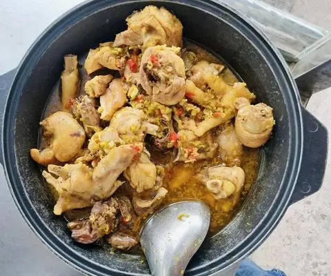 Hình ảnh Cơm gà kho sả