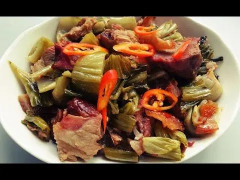 Hình ảnh Cơm niêu heo quay kho cải chua