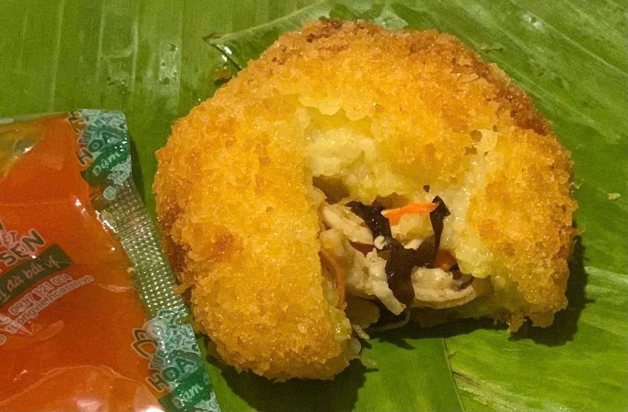 Hình ảnh 2 cái gà bó xôi mini + 2 cái bánh gà