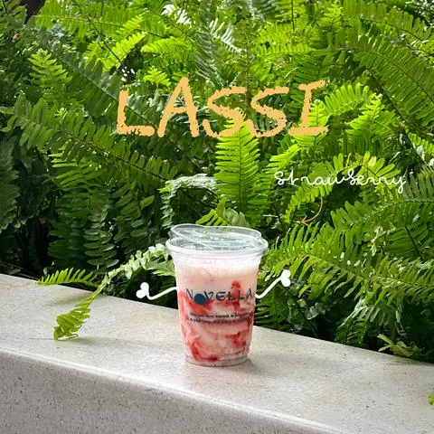 Hình ảnh Lassi strawberry - sữa chua lắc dâu