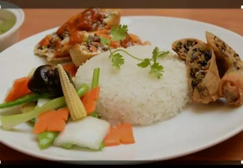 Hình ảnh cơm đậu hũ kho.rau xanh