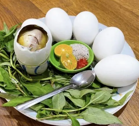 Hình ảnh Trứng vịt lộn