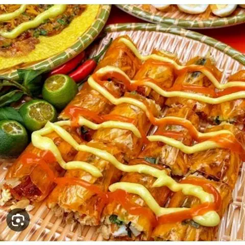 Hình ảnh Bánh tráng cuộn chấm sốt Bơ trứng. 3 cuộn