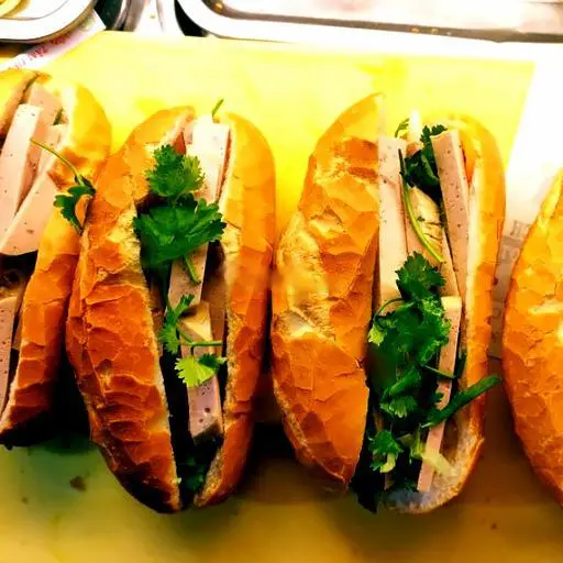 Hình ảnh Bánh mì chả lụa muối tiêu