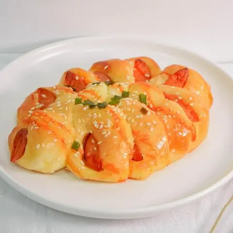 Hình ảnh Bánh mì xúc xích xông khói