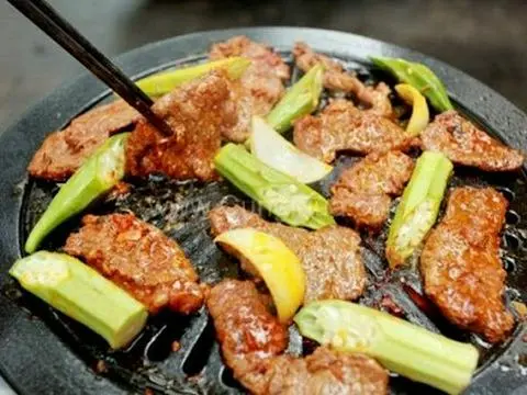 Hình ảnh Vú heo nướng chao