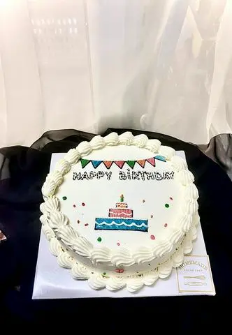 Hình ảnh Bánh kem 16cm trắng nhẹ nhàng