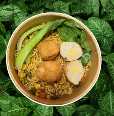 Hình ảnh Mì trộn chả cá bọc trứng cút