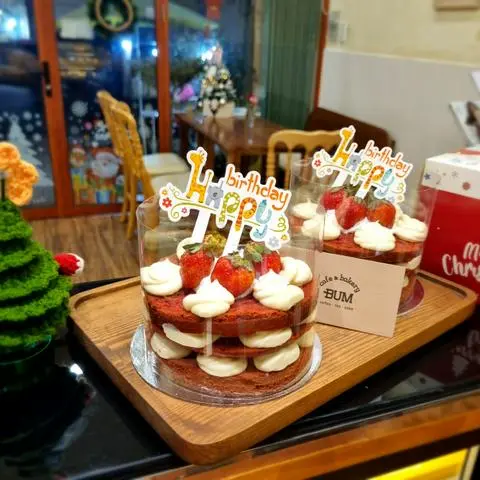 Hình ảnh Bánh Red Velvet 3 tầng