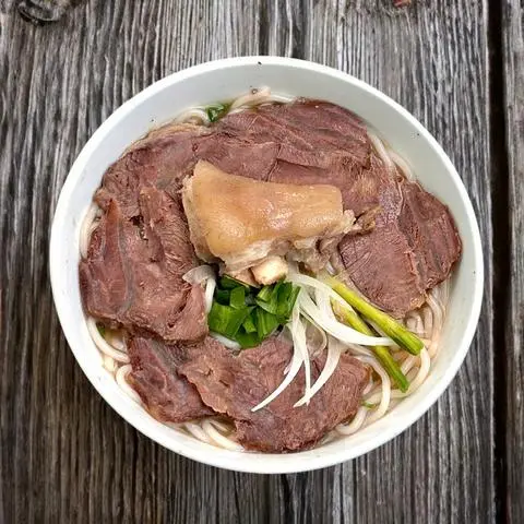Hình ảnh Bún bò giò - bắp
